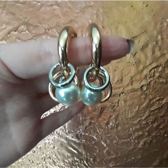 NWOT Zara Faux Pearl Hoop Statement Earrings - Picture 8 of 16